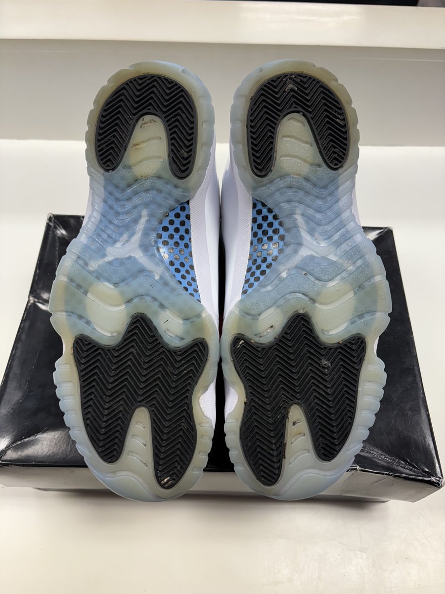 Jordan 11 Legend Blue Pre-owned Size 10.5 (Replacement Box)