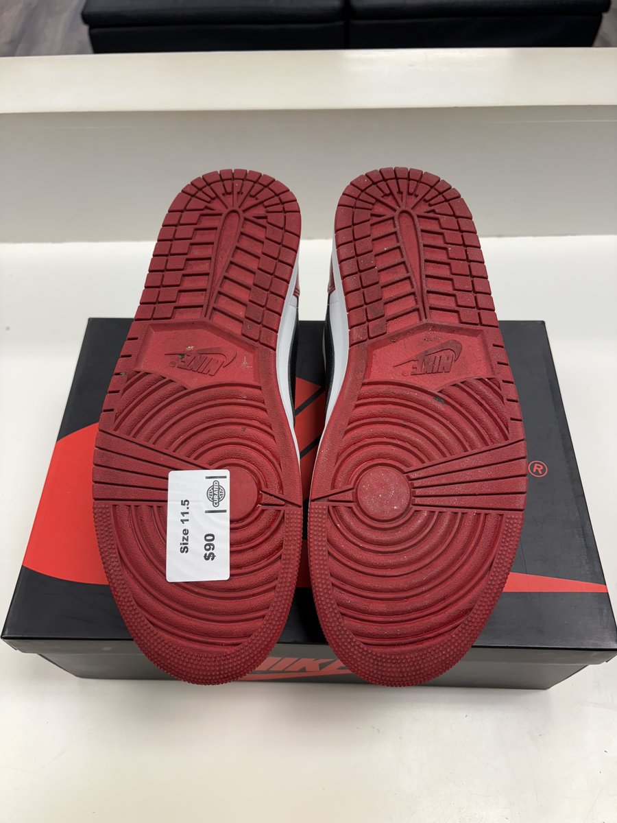 Jordan 1 Low Chicago Pre-owned Size 11.5